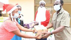 Raila dresses as santa to spread christmas cheer amongst kids