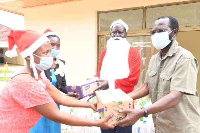 Raila dresses as santa to spread christmas cheer amongst kids
