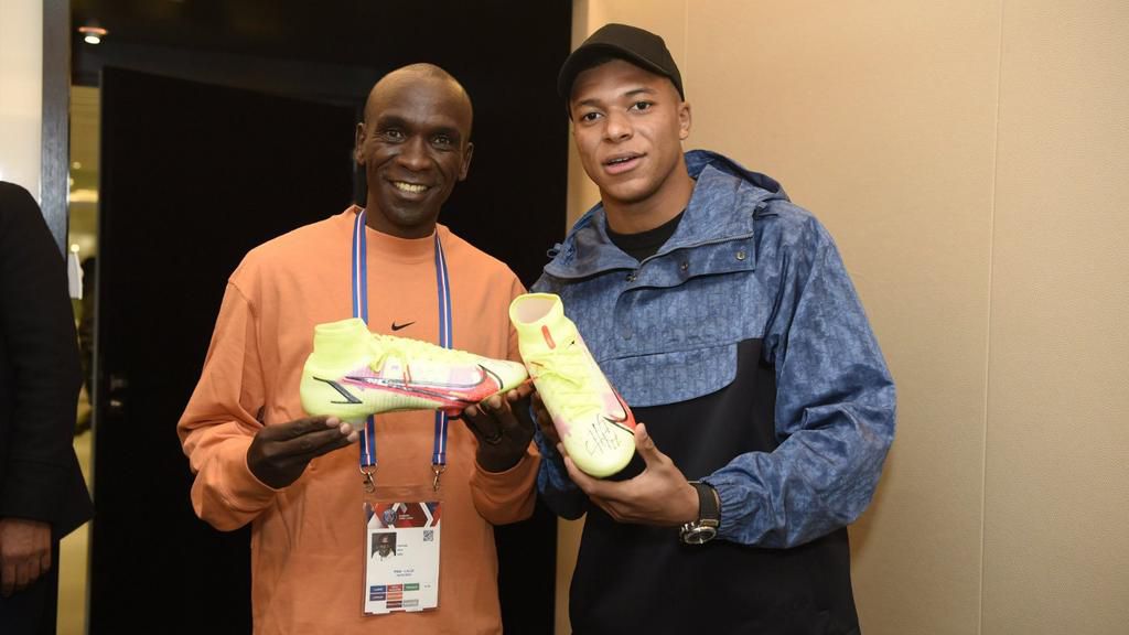 Star PSG forward Mbappe also handed Kipchoge the special edition Mercurial Superfly VII, known as Rosa.