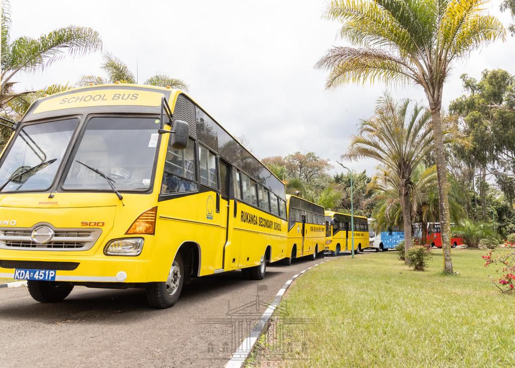 President Uhuru Kenyatta on Friday at State House, Nairobi donated ten buses to various secondary schools and community groups from across the country
