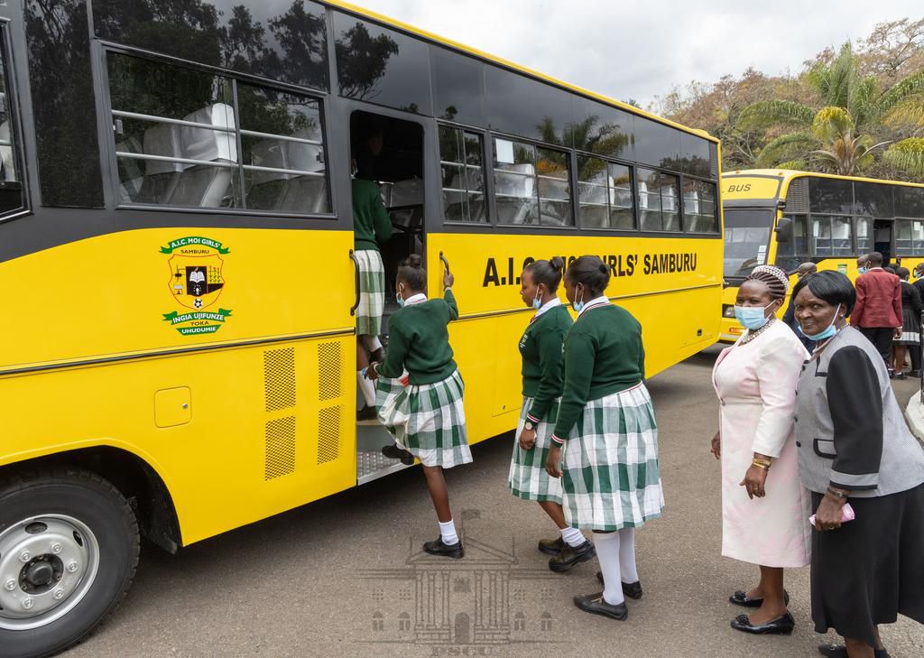 President Uhuru Kenyatta on Friday at State House, Nairobi donated ten buses to various secondary schools and community groups from across the country