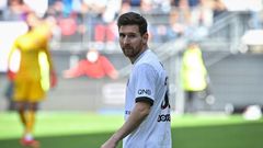 Lionel Messi (C) remains without a goal in Ligue 1 since his arrival from Barcelona