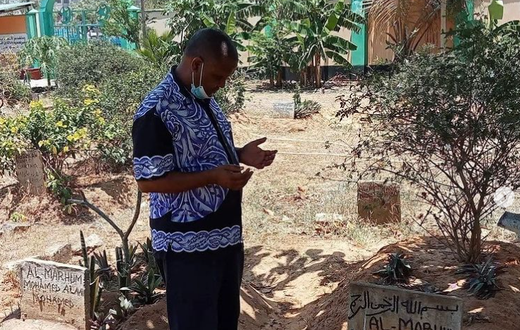 The late Badi Muhsin during his final days when he visited the grave of the late KTN presenter Ahmed Darwesh