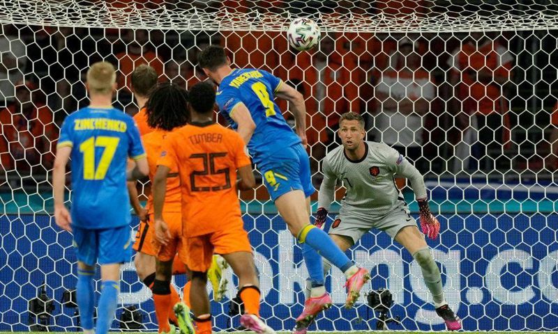 Ukraine looked set to leave with a draw when Roman Yaremchuk (C) equalised late on