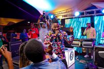 Nviiri The Story Teller performing alongside KiDi