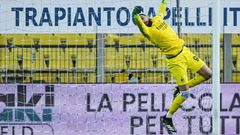 Donnarumma pulls off a save against Parma