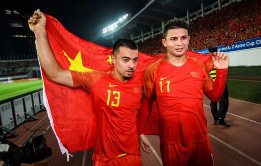 Elkeson (right) and Nico Yennaris (left) are among naturalised players named for China's critical World Cup qualifiers
