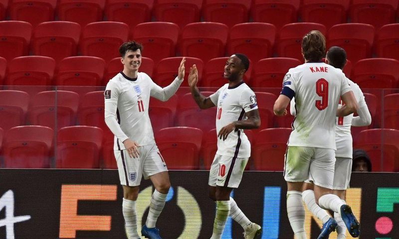 England's Mason Mount (L) is ready to shine at Euro 2020