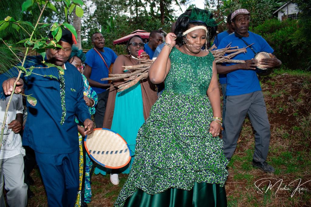 Public Service and Gender CAS Rachel Shebesh and her husband Frank during their traditional wedding