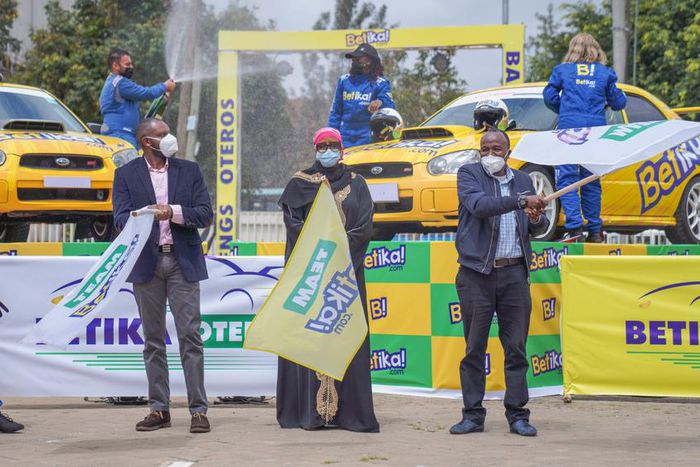 Cabinet Secretary of sports Amb. Amina Mohammed(second from right) is joined by legendary safari rally driver Patrick Njiru(far right) during the flagging off ceremony ahead of the WRC Safari Rally held from June 24-27. (COURTESY: BETIKA)