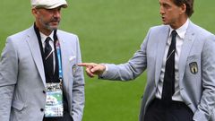Roberto Mancini (R) alongside Gianluca Vialli before Italy's last-16 win over Austria at Wembley