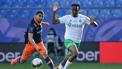 Kaizer Chiefs' two-goal star Keagan Dolly (L) playing for Montpellier in France this year.