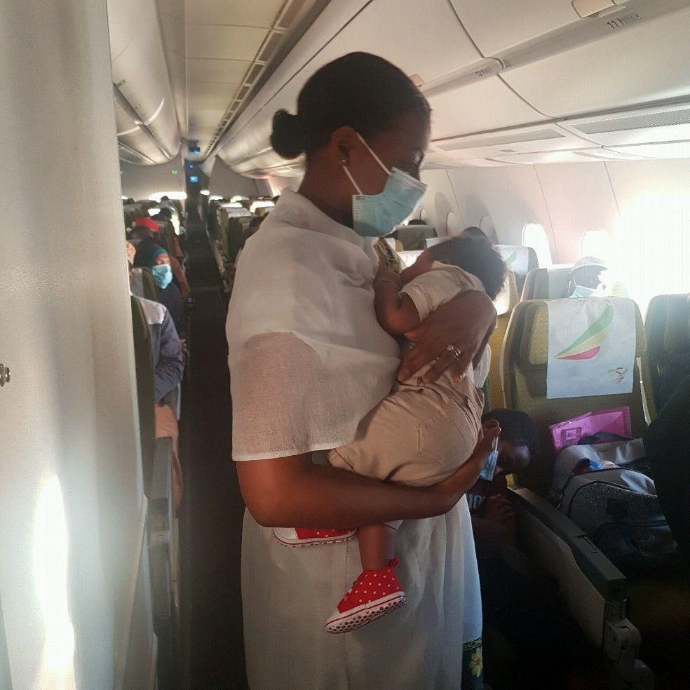 Hostess warms hearts after helping overwhelmed mother of three during flight