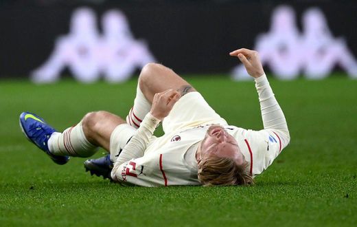 AC Milan's Danish defender Simon Kjaer has had knee ligamemt surgery