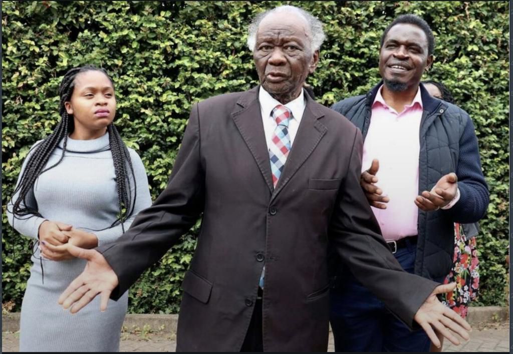 Senior Counsel Dr John Khaminwa with LSK officials