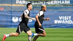 in the wings: Lionel Messi and Neymar are training but will not play for Paris Saint-Germain against Strasbourg