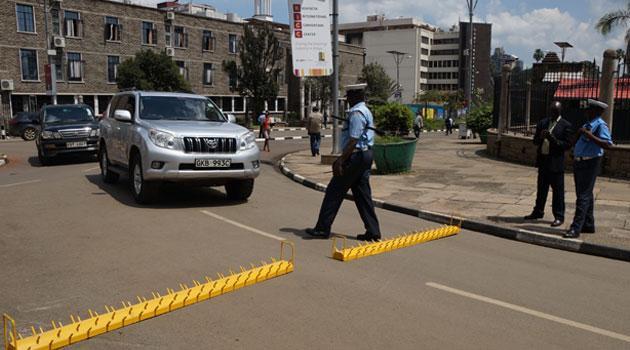 A police roadblock. IG Mutyambai directs traffic check points & roadblocks shall only be mounted with express authority of Regional/Formation Commanders