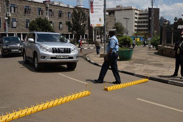 A police roadblock. IG Mutyambai directs traffic check points & roadblocks shall only be mounted with express authority of Regional/Formation Commanders