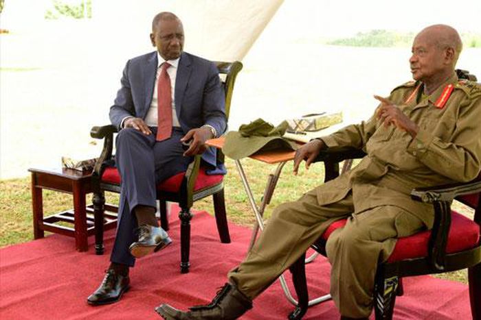 Deputy President William Ruto with Ugandan President Yoweri Museveni