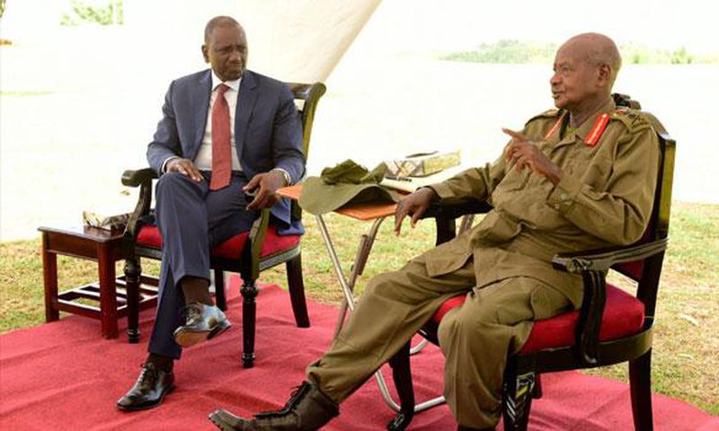 Deputy President William Ruto with Ugandan President Yoweri Museveni