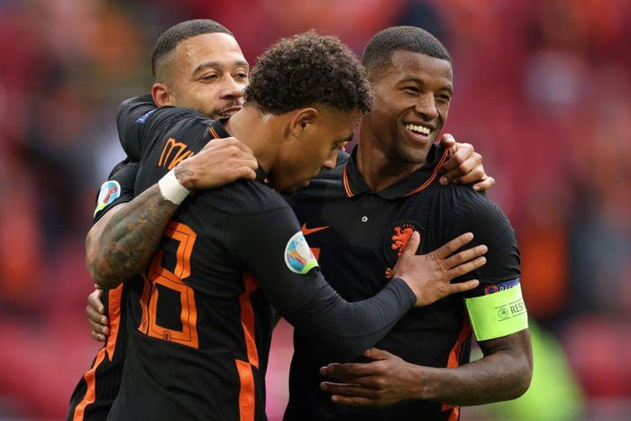 Georginio Wijnaldum (R) celebrates with Memphis Depay and Donyell Malen after scoring his second goal and the Netherlands' third against North Macedonia