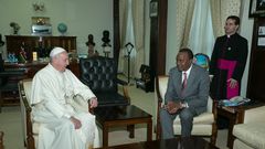 Pope Francis during a past visit to State House, Nairobi hosted by the then President Uhuru Kenyatta
