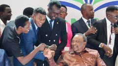 Former President Uhuru Kenyatta had students at Makerere University in stitches during the second annual Guild Leaders’ Summit 2025 in Kampala, Uganda. 