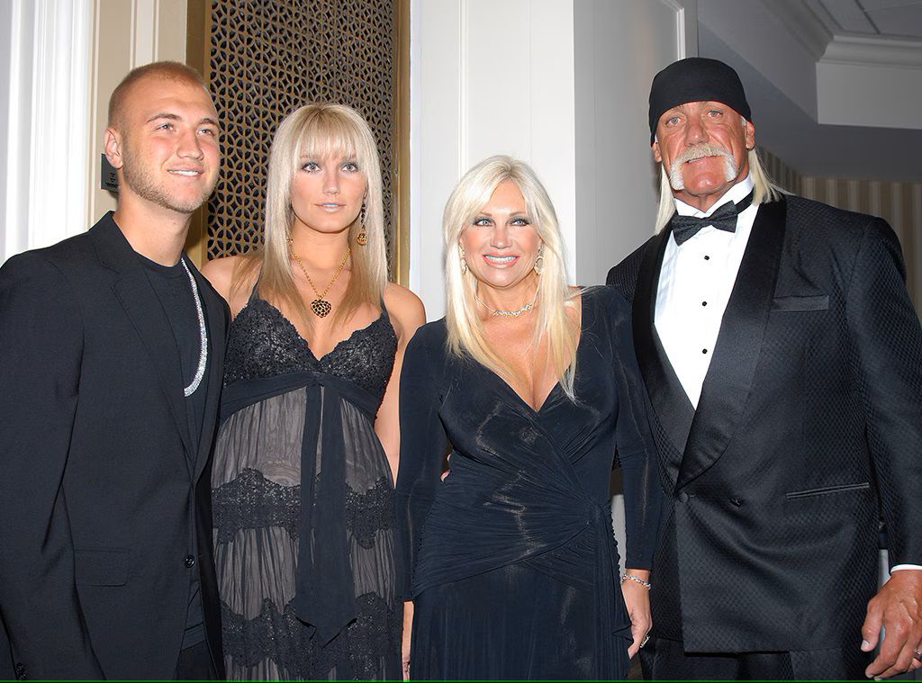 Hulk Hogan with his wife, son and daughter