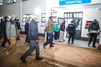 File image of retired President Uhuru Kenyatta during an impromptu visit to a medical facility in 2021