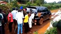 Sirende MCA forced to walk on muddy road by angry youth