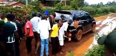 Sirende MCA forced to walk on muddy road by angry youth