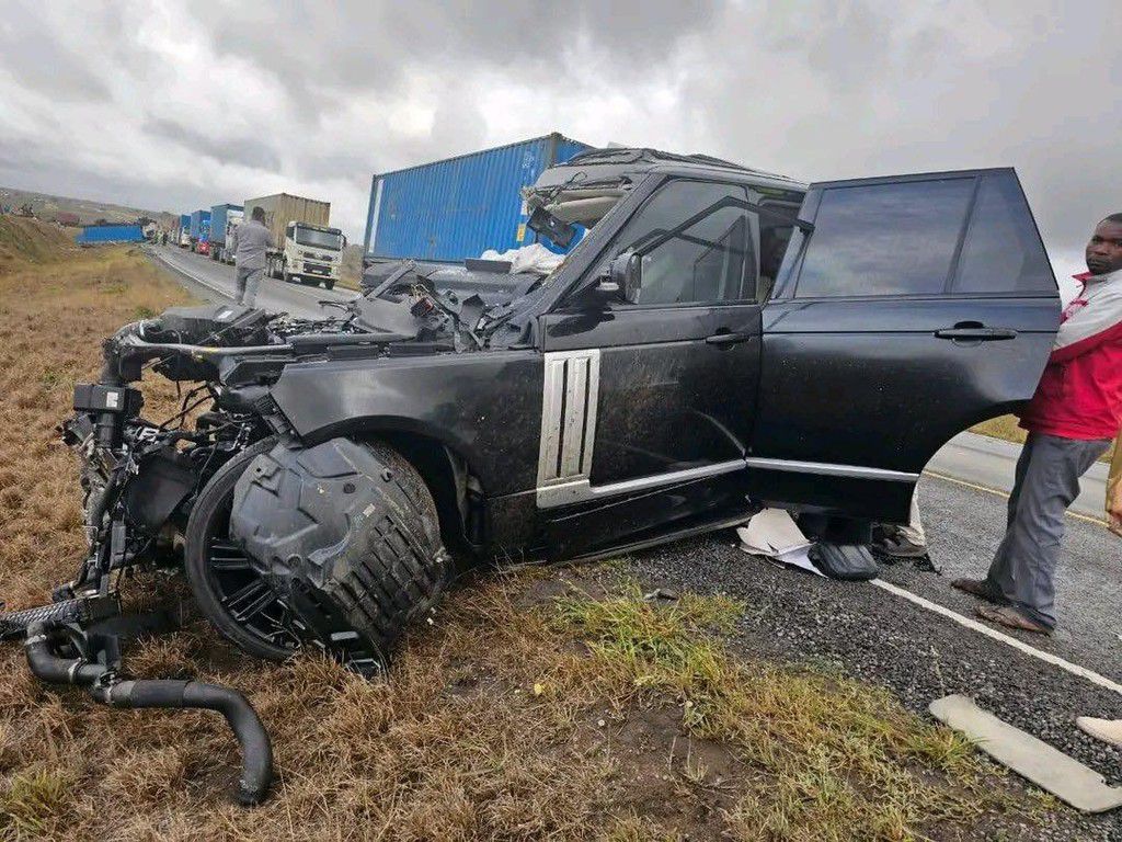 The road accident that involved a new Range Rover in Maji ya Chumvi area Mariakani