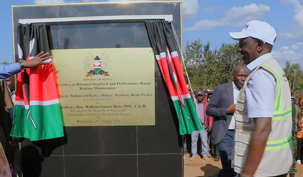 President William Ruto launched the upgrading to Bitumen Standard & Performance Based Routine Maintenance of Ngege-Mapera-Rabuor and Kawa-Osingo-Nyaduong Roads in Migori County.