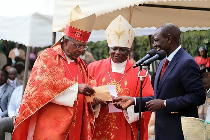 William Ruto receives a donation from John Cardinal Njue (left) during a fundraiser at St Thomas Moore Kairuri Catholic Parish on July 1, 2018