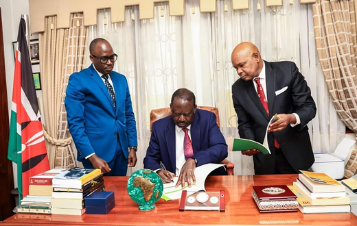 Raila Odinga with Principal Secretary for Foreign Affairs, Korir Sing’Oei and lawyer Makau Mutua