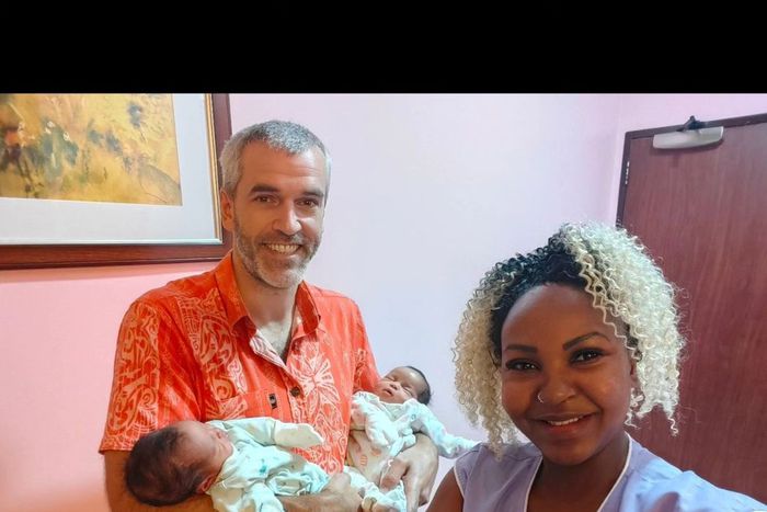 Carolina Carlz & hubby welcome birth of twins