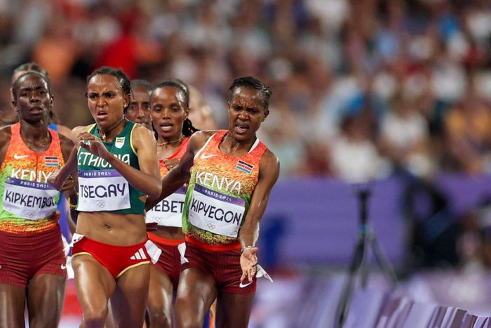 Faith Kipyegon and Gudaf Tsegay during the Paris 2024 Olympics 5,000 metres race