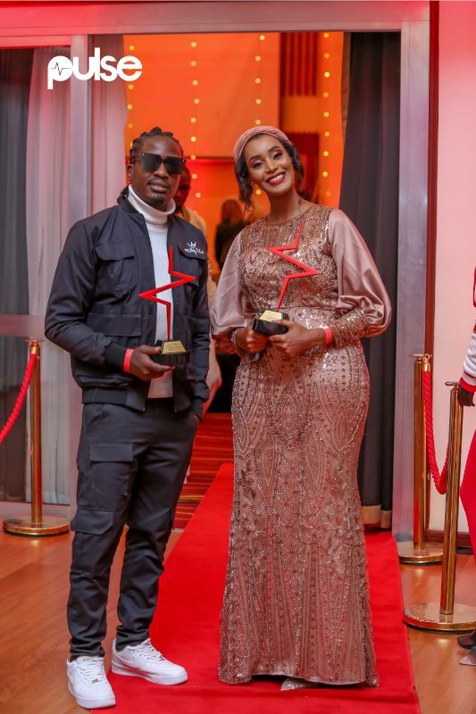 Positive Impact Pan-African Category winner from Kenya, Willie Oeba with X Influencer of the Year Hanifa Farsafi at the 2024 Pulse Influencer Awards show on October 12, 2024