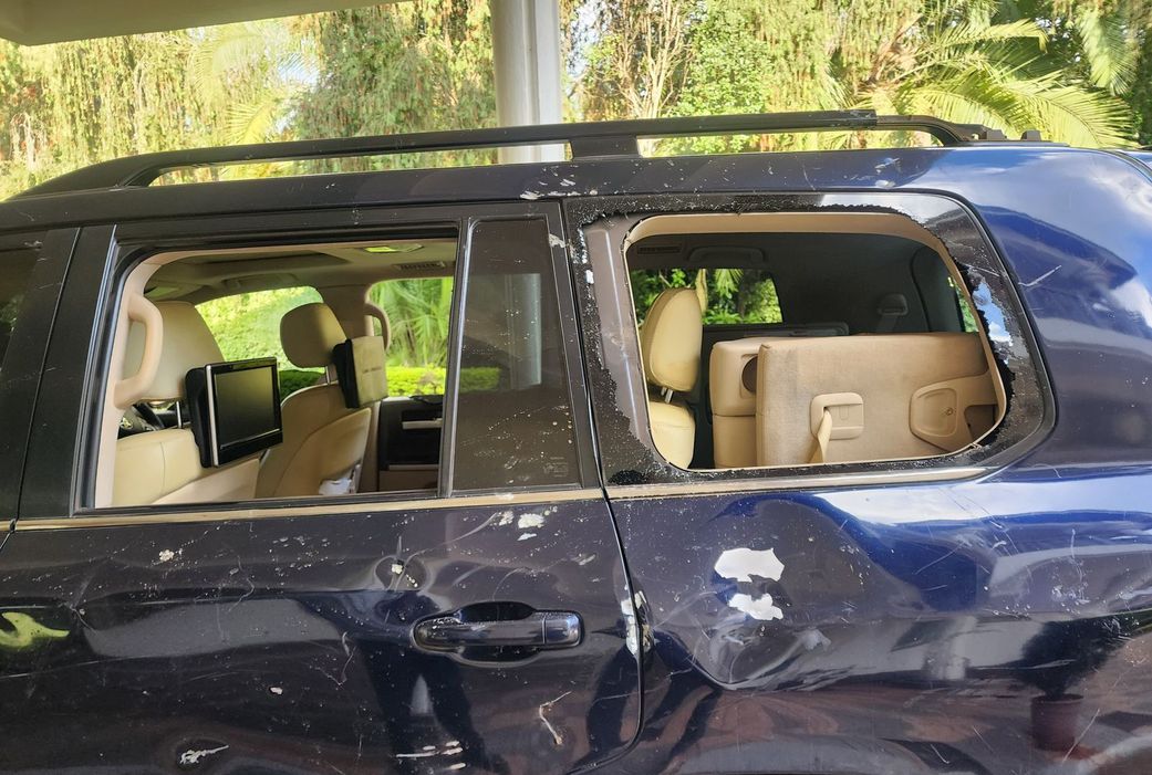 A vehicle in Rigathi Gachagua's convoy damaged  during an attack at a funeral in Limuru