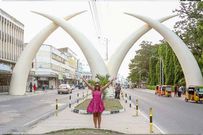 A local tourist pose for a photo with the iconic Mombasa tusks on the background. (TV47)