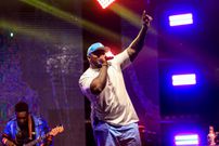 Papa Jones himself performs his hits.