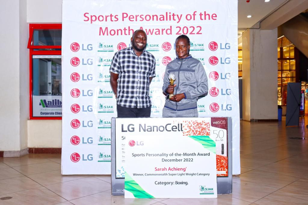 Sarah Achieng receives her rewards from LG's William Kamore/HANDOUT