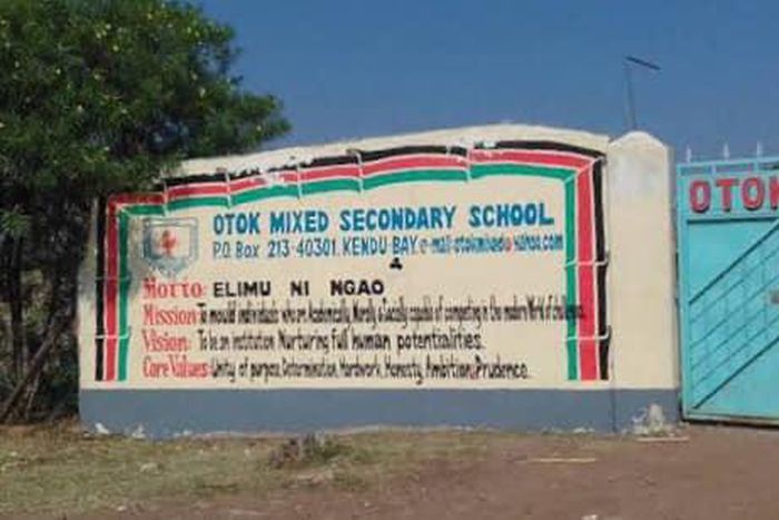 Image of Otok Secondary School main gate.