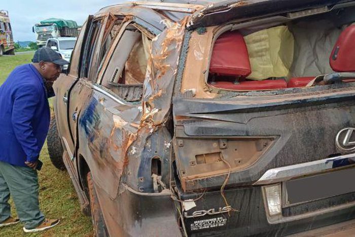 The black Lexus which was involved in an accident while heading to burial of Kibwezi East MP Jessica Mbalu’s son