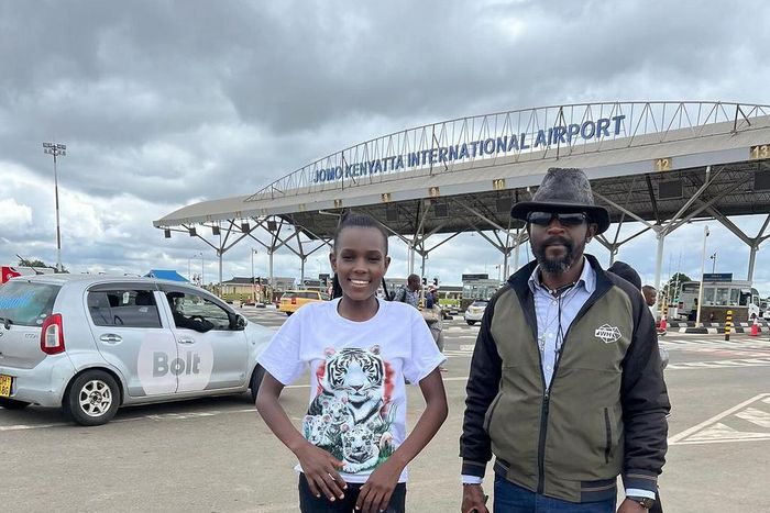 Dem Wa Facebook and her dad ( Instagram)