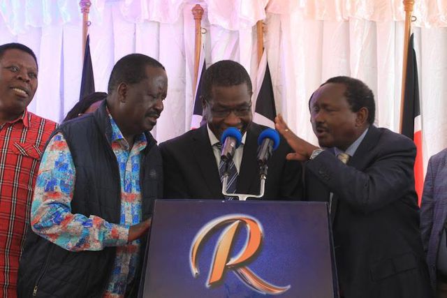 File image of National Assembly Minority Leader Opiyo Wandayi flanked by Azimio la Umoja One Kenya Alliance leaders Raila Odinga and Kalonzo Musyoka at a past press conference at the SKM Command Centre on November 29, 2022