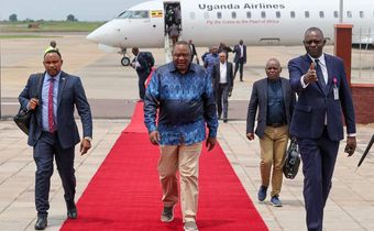 Uhuru sends tongues wagging after ditching Kenya Airforce for Uganda Airlines