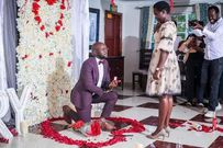 Godfrey Kimutai proposes to Linet Toto [Photo: Twitter]
