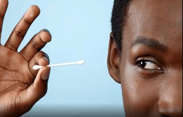 ___7916080___2018___1___31___9___ears-cleaning-by-man