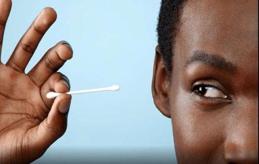 ___7916080___2018___1___31___9___ears-cleaning-by-man